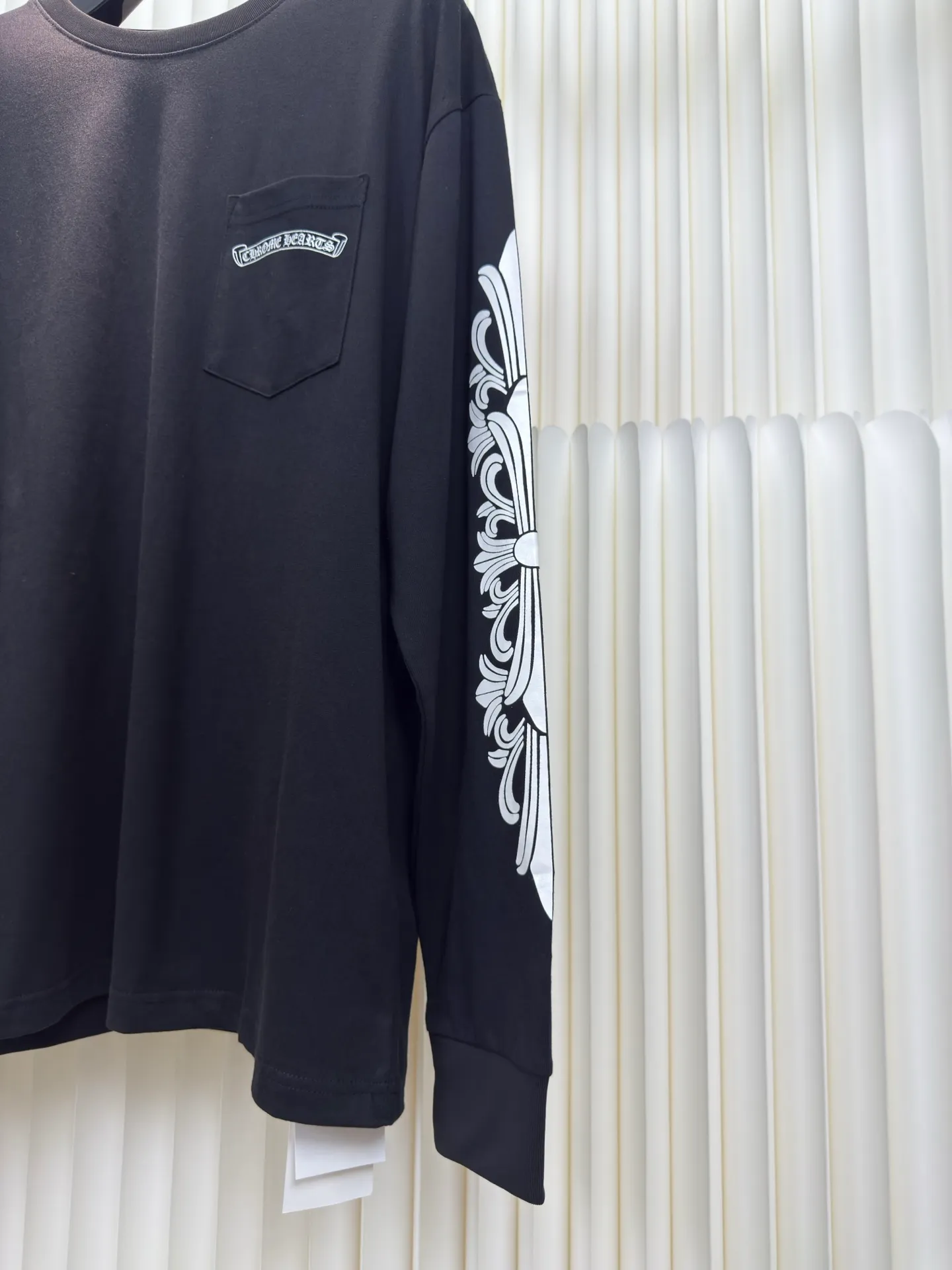 P310 Chrome Hear Aspen Graffiti Limited Long Sleeve The fabric is made of 26-woven 220g cotton material. The printing is ink printing. Customized accessories. Size S M L